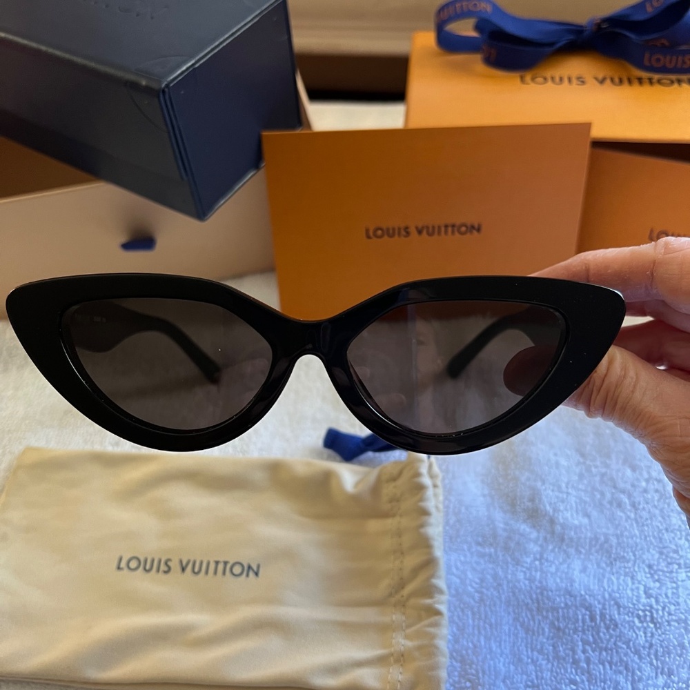 Louis Vuitton Cat Eye Sunglasses Black - Authentic - Picture 9 of 16